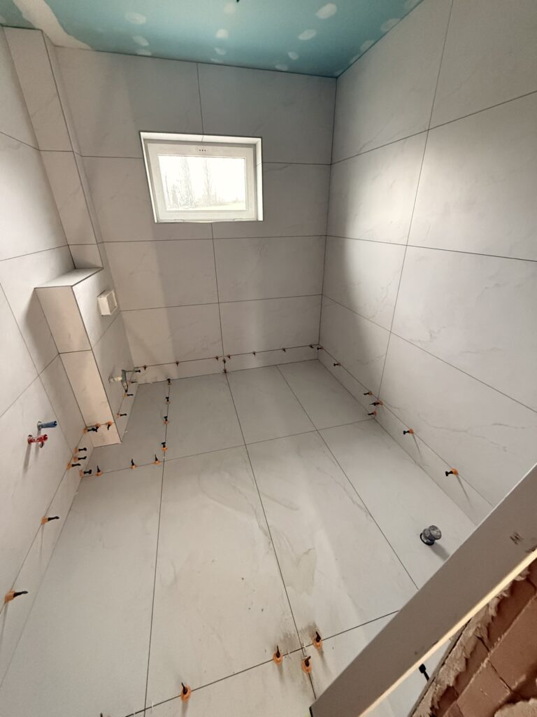 První velká koupelna, již v realizaci.